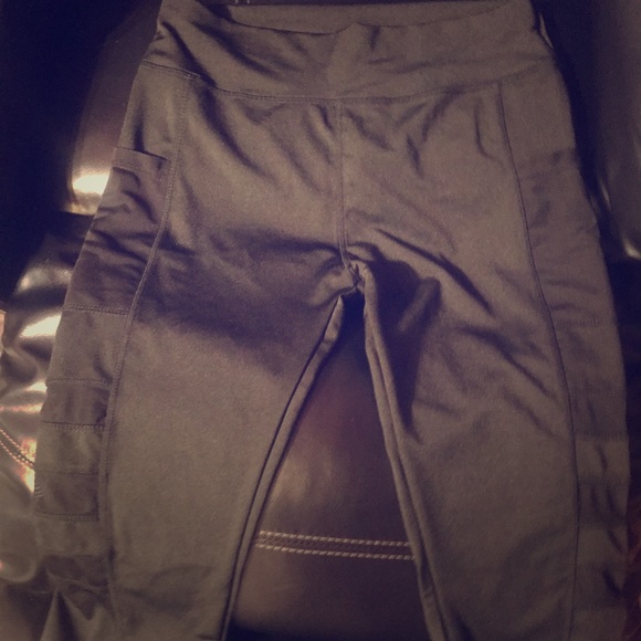 Mesh Cutout Leggings with Mesh Pockets - Picture 1 of 3